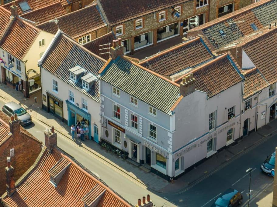 Sarah'S - A Townhouse Apartment In Georgian Holt Holt  Exteriör bild